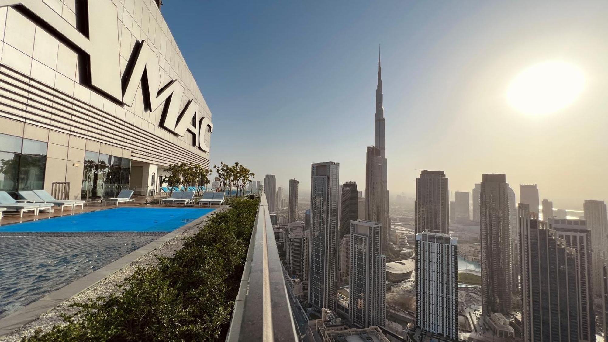 Paramount Tower Hotel And Residences With Infinity Sky Pool Dubai Exterior photo